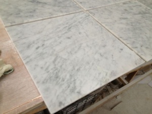 Polierte weiße Carrara-Marmor-Badezimmer-Bodenfliese