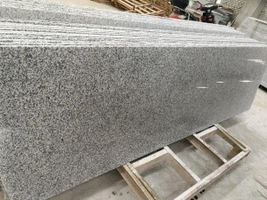 China Hubei New G602 Hellgrau Granitplatten Fliesen