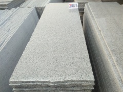 graue Granitplatte poliert