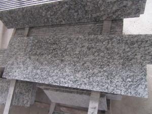 Benutzerdefinierte Precut Spray White Wave Granit Arbeitsplatte