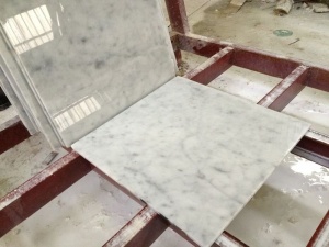 Polierte weiße Carrara-Marmor-Badezimmer-Bodenfliese