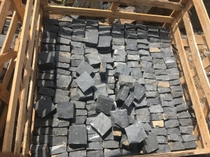 Porzellan schwarzer Basaltwürfelstein