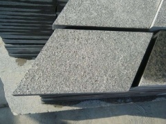 chinesischer Granit g654 dunkelgrauer Würfelstein