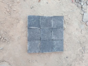 natürlicher aufgespaltener Würfelstein des schwarzen Basalts Zhanjiang