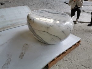 handgeschnitzte Skulptur aus weißem Statuario-Marmor