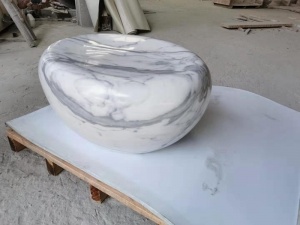 handgeschnitzte Skulptur aus weißem Statuario-Marmor